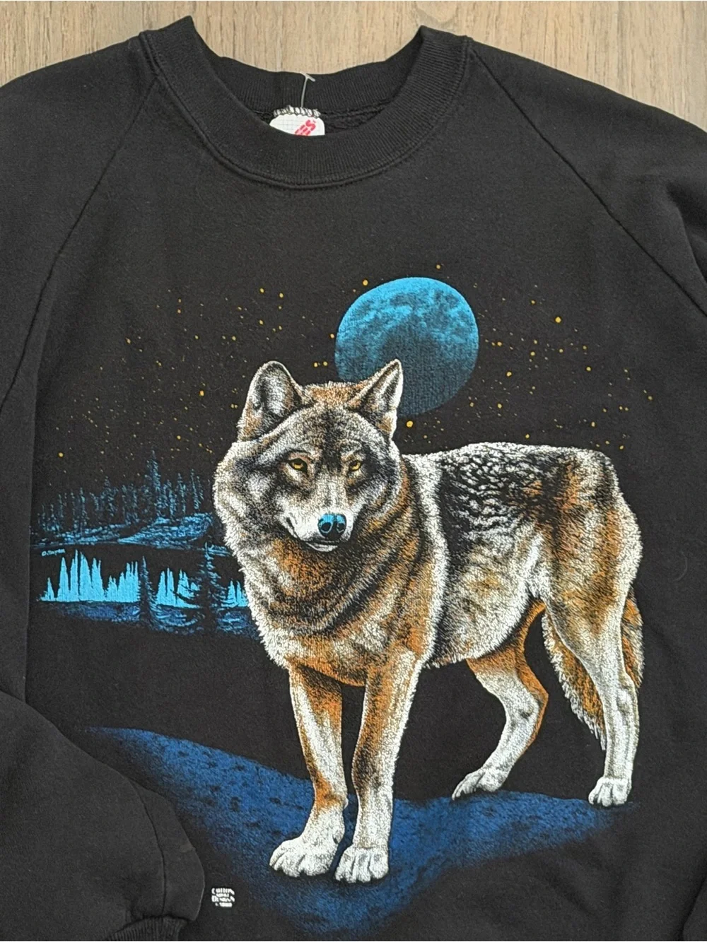 Black Wolf Graphic Crewneck Sweatshirt - unisex XL 90s vintage funky find